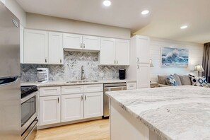 Fridge, microwave, oven, stovetop - 1st-Floor Condo in Heart of Destin with Beach Boardwalk, Gulf Front, Shared Pool (Destin)