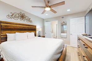 1 bedroom, iron/ironing board, WiFi, bed sheets - 1st-Floor Condo in Heart of Destin with Beach Boardwalk, Gulf Front, Shared Pool (Destin)