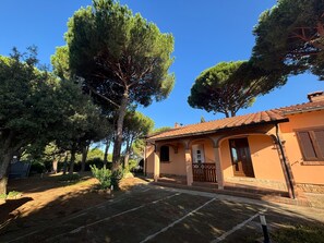 Exterior - La Rosa Dei Venti Scirocco Apartment nestled in the Tuscan countryside (Casale Marittimo)