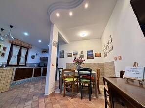 Dining - La Rosa Dei Venti Scirocco Apartment nestled in the Tuscan countryside (Casale Marittimo)