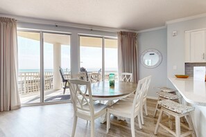 Dining - Ground floor beachfront condo with shared pool and beach access (Santa Rosa Beach)