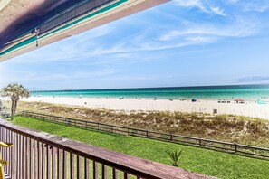 On the beach - Cozy coastal condo with W/D, shared pool and beach access (Panama City Beach)