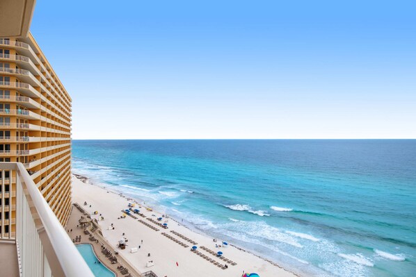 On the beach - High-rise, beachfront elegance with wraparound balcony, pools, & gym (Panama City Beach)