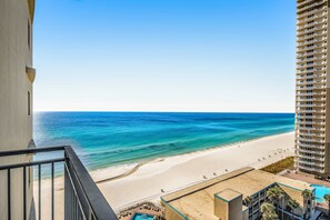 Property grounds - Spacious condo with breathtaking views & convenient location (Panama City Beach)