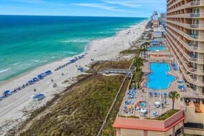 On the beach - Sand-front condo with pool, hot tub, gym, scenic balcony, smart TVs, W/D, & AC (Panama City Beach)