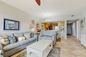 TV, DVD player, offices - Gorgeous home with tennis, pickleball, pool & hot tub - steps from the beach (Seacrest)