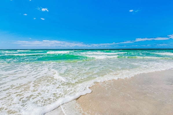 Beach nearby - Gorgeous home with tennis, pickleball, pool & hot tub - steps from the beach (Seacrest)