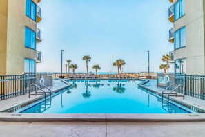 Pool - Beautiful beachfront condo with private balcony and shared pool (Panama City Beach)