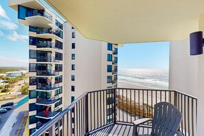 Property grounds - Beautiful beachfront condo with private balcony and shared pool (Panama City Beach)