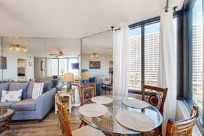 Dining - Beautiful beachfront condo with private balcony and shared pool (Panama City Beach)