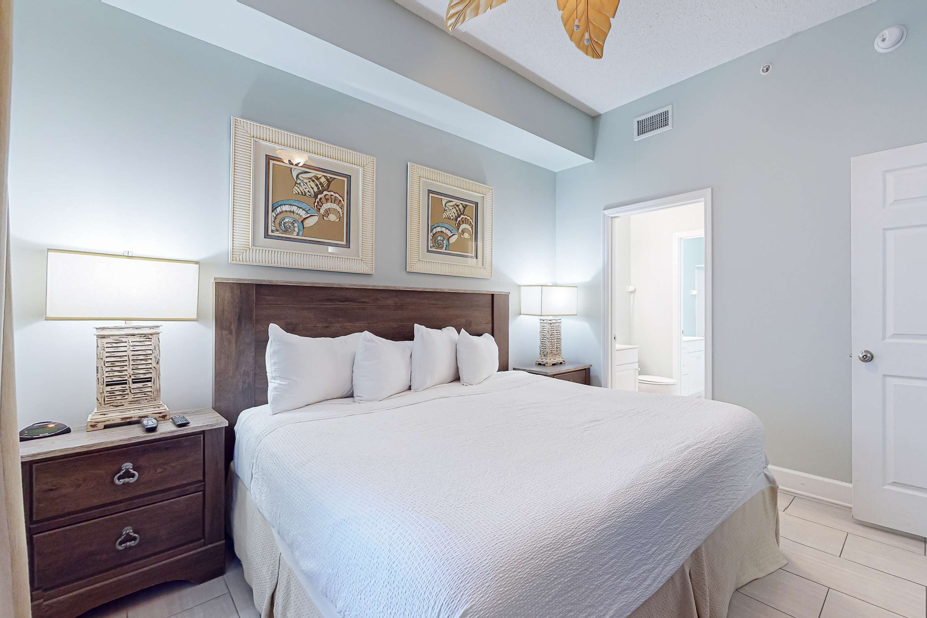 Iron/ironing board, WiFi, wheelchair access