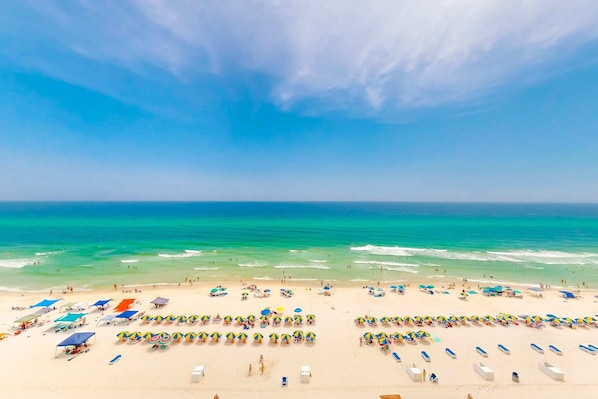 On the beach - Beachfront condo with pool & hot tub, near Pier Park (Panama City Beach)