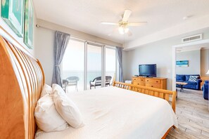 2 bedrooms, iron/ironing board, WiFi, bed sheets - Beachfront condo with pool & hot tub, near Pier Park (Panama City Beach)