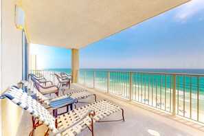 Property grounds - Beachfront condo with pool & hot tub, near Pier Park (Panama City Beach)