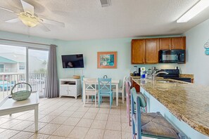 Fridge, microwave, oven, stovetop - Family-friendly Gulf view condo with beach chair & umbrella, shared pool,hot tub (Miramar Beach)
