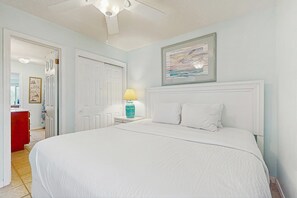 1 bedroom, iron/ironing board, WiFi, bed sheets - Family-friendly Gulf view condo with beach chair & umbrella, shared pool,hot tub (Miramar Beach)