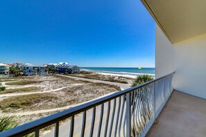 Property grounds - Gorgeous 3-bedroom condo with stunning view, spacious balcony & pickleball (Santa Rosa Beach)