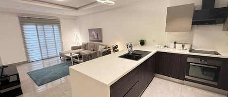 Luxury Apartment, City View | Private kitchen