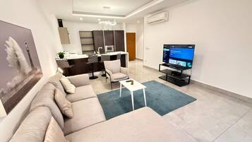 Apartamento superluxo, vista para a cidade | Área de estar