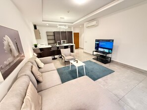 Apartamento superluxo, vista para a cidade | Área de estar