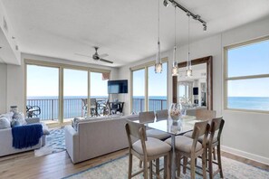 TV, offices - Luxury penthouse suite with Gulf-view wraparound balcony, pools, hot tubs & AC (Panama City Beach)