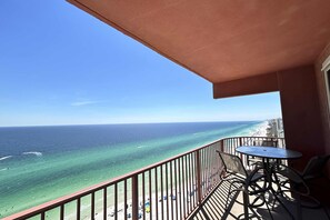 Outdoor dining - Luxury penthouse suite with Gulf-view wraparound balcony, pools, hot tubs & AC (Panama City Beach)