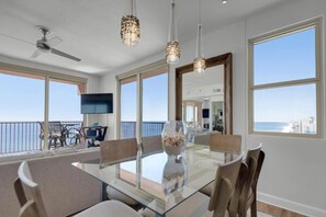 Dining - Luxury penthouse suite with Gulf-view wraparound balcony, pools, hot tubs & AC (Panama City Beach)