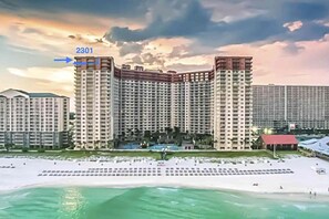 On the beach - Luxury penthouse suite with Gulf-view wraparound balcony, pools, hot tubs & AC (Panama City Beach)