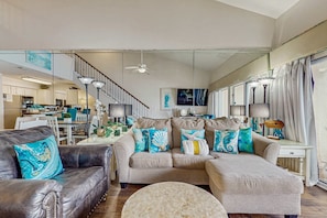 TV, DVD player, offices - Gulf-front third-floor condo with WiFi, pool, beach boardwalk & central AC (Destin)