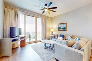 TV, DVD player, offices - Bright getaway w/ gorgeous views - close to restaurants (Miramar Beach)