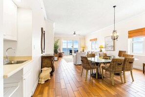 Dining - Inviting Gulf-front condo In Perdido Key with waterfront pool/hot tub and oceanfront balcony (Perdido Key)