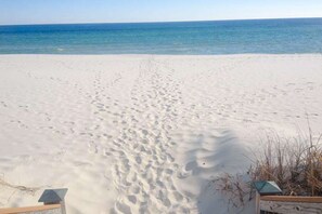 On the beach - Inviting Gulf-front condo In Perdido Key with waterfront pool/hot tub and oceanfront balcony (Perdido Key)