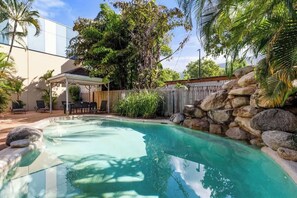 Pool - Yasmin at Coral Horizons: Retro Vibes on the Beach (Palm Cove)