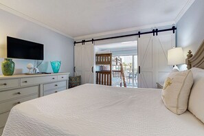 1 bedroom, iron/ironing board, Internet - Second floor, bright oceanfront condo w/ ocean view, pool access, (Fort Walton Beach)