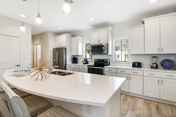 Fridge, microwave, oven, stovetop - Dog-friendly townhouse with two pools, hot tub, easy beach access, bikes, & deck (Perdido Key)