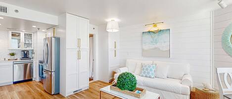 Televisión, reproductor de DVD y oficina