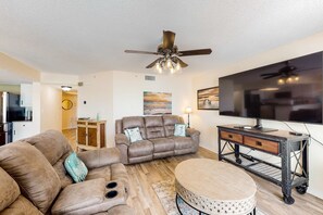 TV, offices - 3rd-floor beachfront condo with Gulf views, pool, gym, balcony, W&D, central AC (Fort Walton Beach)