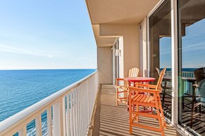 Property grounds - Gulf front Condo w/Views, Shared In/Outdoor Pools, Hot Tub, Gym, High-Speed WiFi (Panama City Beach)