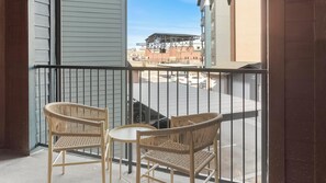 Property grounds - Landing | Stunning 2BD, Pool, Gym (Colorado Springs)