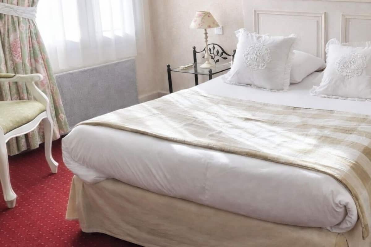 Minibar, bureau, Wi-Fi gratuit, draps fournis