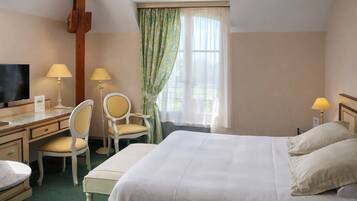 Deluxe kamer, 1 twee- of 2 eenpersoonsbedden, uitzicht op tuin | Een minibar, een bureau, gratis wifi, beddengoed