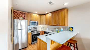 Refrigerador, microondas, horno, placa de cocina