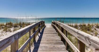Cozy, top-floor beachfront condo with pool, pool spa, & beach access