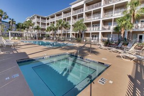 Pool - Cozy, top-floor beachfront condo with pool, pool spa, & beach access (Perdido Key)
