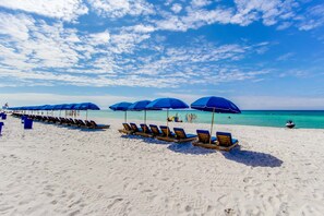 Beach nearby - 8th-Floor studio in beachfront resort with outdoor pool, game room, gym, patio (Panama City Beach)