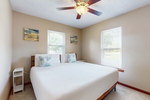3 bedrooms, WiFi, bed sheets - Cozy coastal home with a private pool and close to Johnson Beach (Perdido Key)