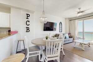 Dining - Oceanfront condo with pool, hot tub, splash pad & gym - great location (Panama City Beach)