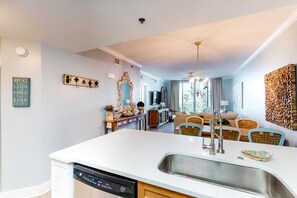 Interior - 3rd Floor Inviting Condo On Okaloosa Island 490 Feet Of Private Beach (Fort Walton Beach)