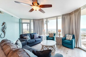 TV, DVD player, offices - Exquisite, Gulf-front, 1st-floor condo At Waterscape Waterfall, lazy river (Fort Walton Beach)