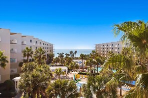 Property grounds - Fifth Floor Condo with Gulf Views, Shared Pool and Hot Tub, and High-Speed WiFi (Fort Walton Beach)